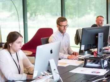 The Advantages of Online Charity Compared to Offline